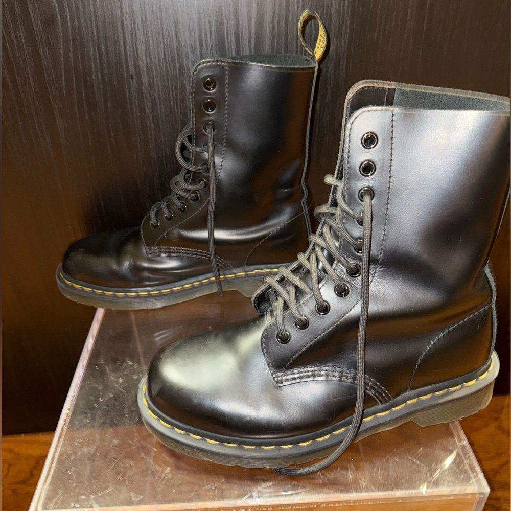 Dr. Martens boots .  Black Leather Combat Boots. Womens size 7